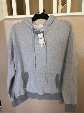 NWT Everleigh Lightweight Gray Hooded Pullover Sweatshirt